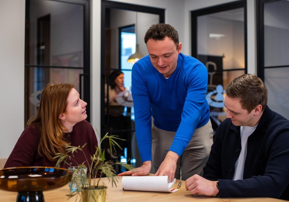 Collega's overleggen