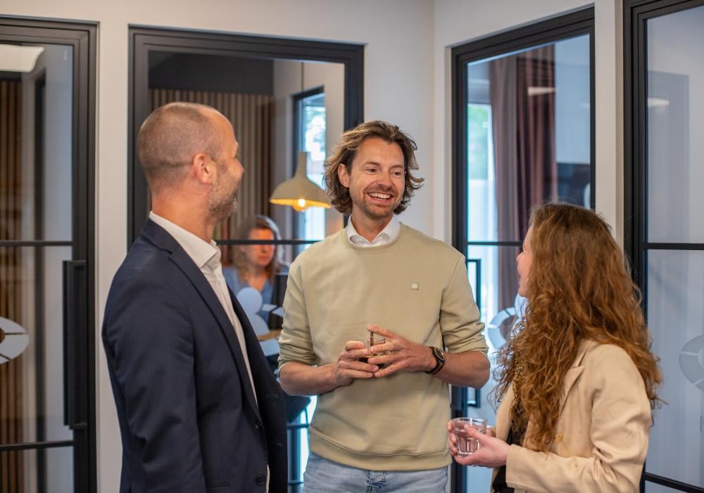 Marloes Marijn en Dirk in overleg | Bakker en Bosch Group