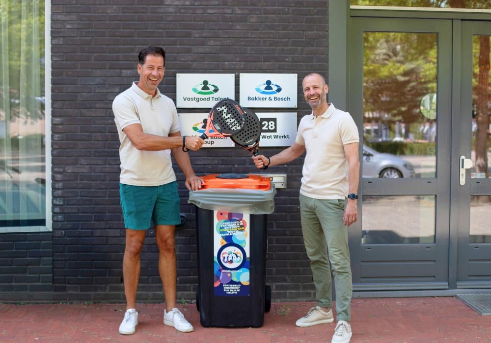 Jos Leijnen L voorzitter Stichting Taai en Marijn van den Bosch R Algemeen Directeur Bakker Bosch Group komen in beweging voor Stichting Taai | Bakker en Bosch Group